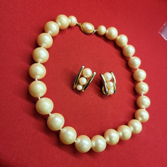 VTG Faux Gold Tone Pearl Choker Necklace & Clip on Earrings - Picture 7 of 10